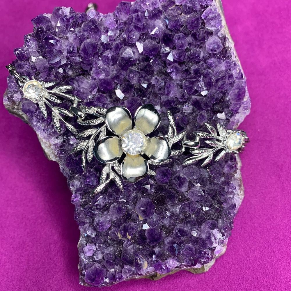 Silver wash necklace with Crystal centers in flower/leaf station, Vintage